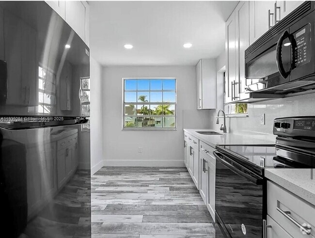 Building Photo - 2504 SE 20th Pl Unit 202-A Rental