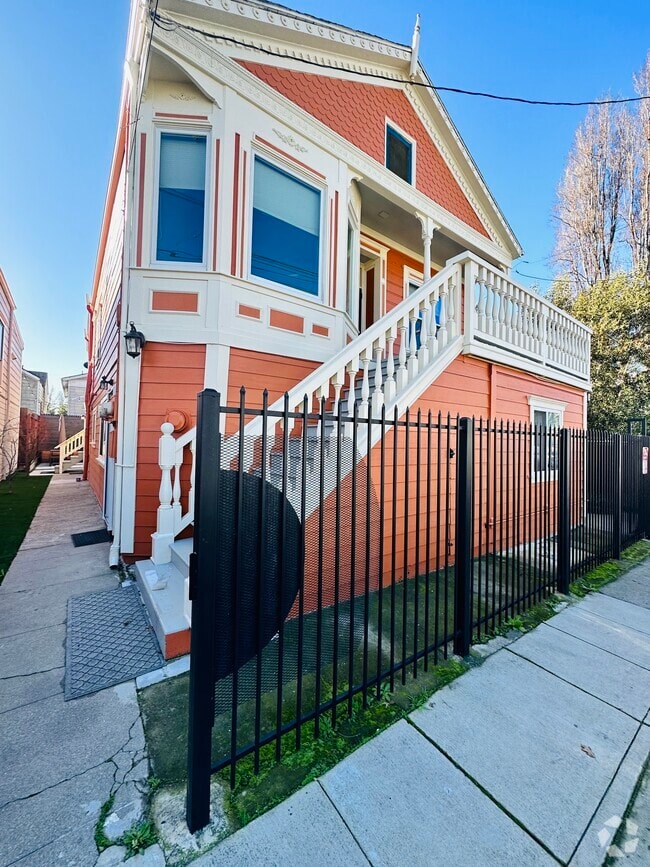 Building Photo - 1423 11th St Unit B Rental