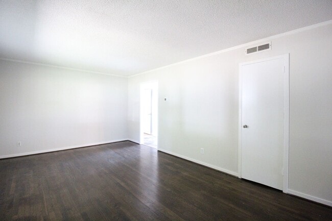 Photo - 4 Bedroom 2 Bath Updated Home In Overland Park