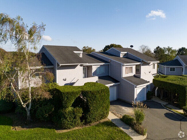 Hampton Vistas - 1-12 Vista Dr