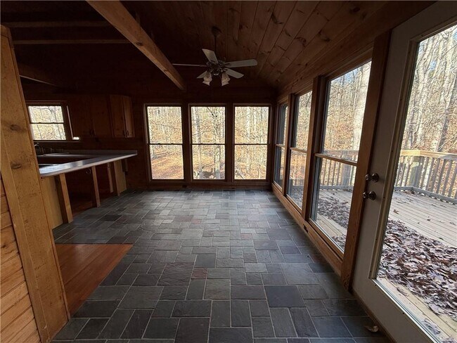 Photo - 2405 Mountain Rd