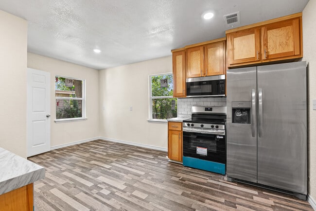 Photo - 906 Attas Ave