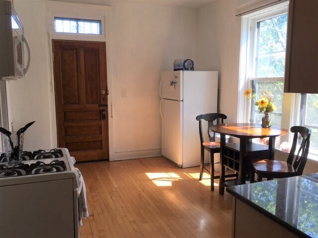 Photo - 2906 N Greenview Ave Unit 1