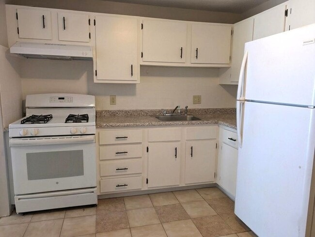 134 Mammoth Rd Unit 21