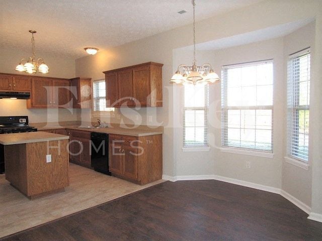 Photo - 1780 White Oak Way