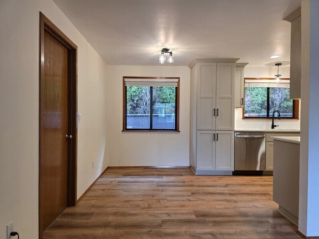 Photo - 8532 NE Russell St