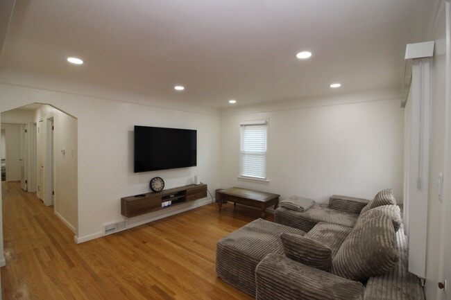 Photo - 24301 Colgate St