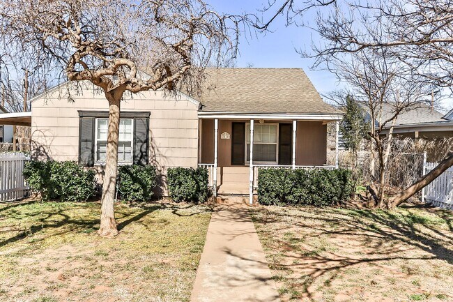 Very Cute Contemporary Home With Great Cur... - Very Cute Contemporary Home With Great Cur...