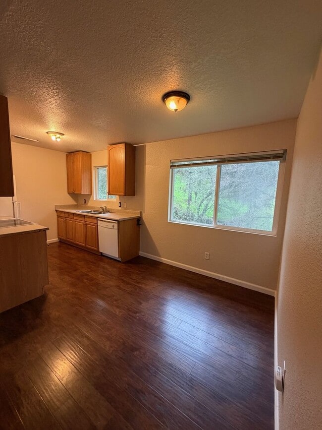 Photo - AVAILABLE NOW!!  Adorable Unit Near Downtown Sonora!  Newly Painted Throughout!