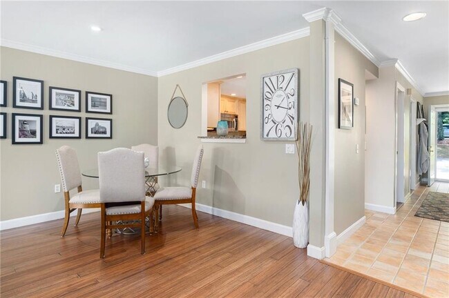 Photo - 43 Lawton Brook Ln