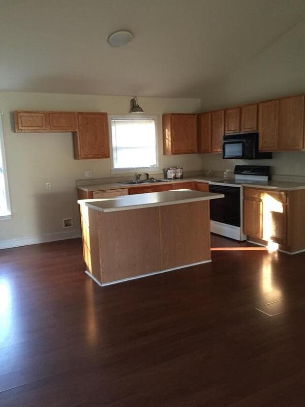 Photo - 250 Summerpine Pl