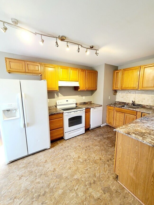 Photo - 100 Pine Grove Ave