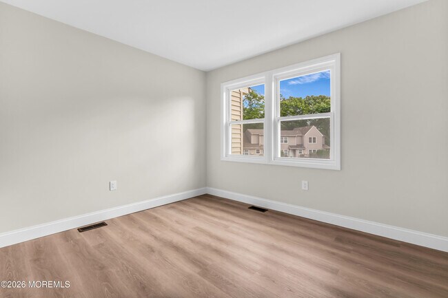 Photo - 107 Tavistock Dr