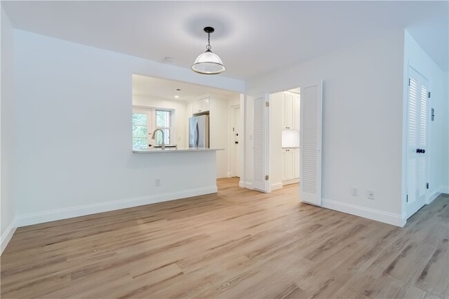 Building Photo - 2405 East Ave Rental