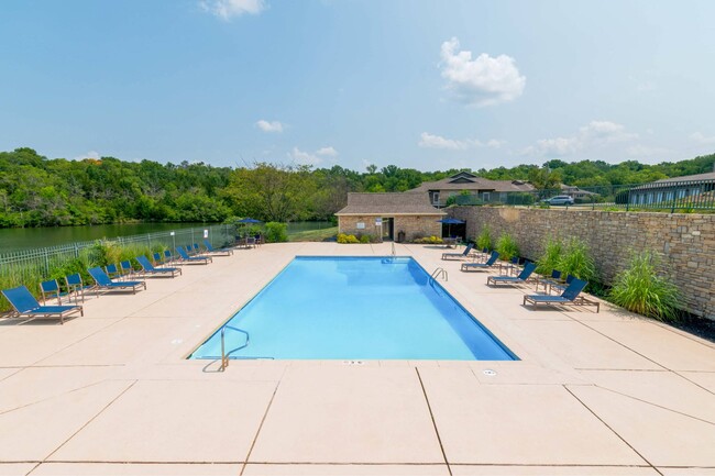 Building Photo - Timber Lakes at Red Bridge