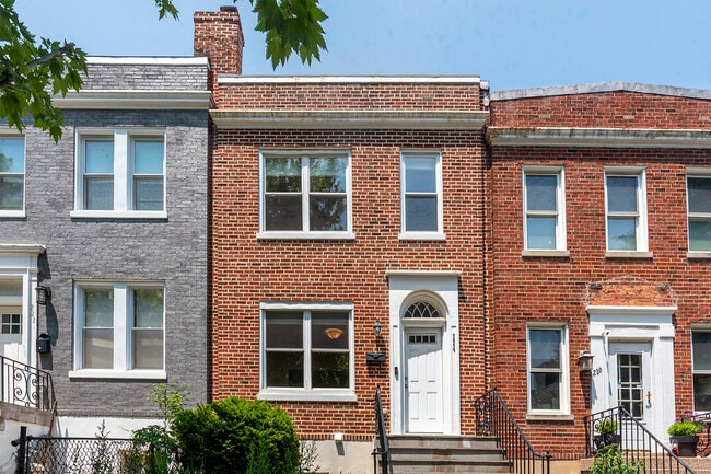 Photo - 224 Adams St NE House