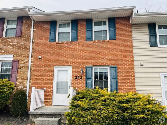 Building Photo - 2 Bedroom, 1.5 Townhouse