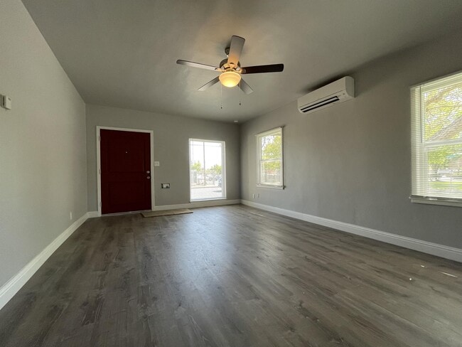 Photo - 446 W Sacramento Ave