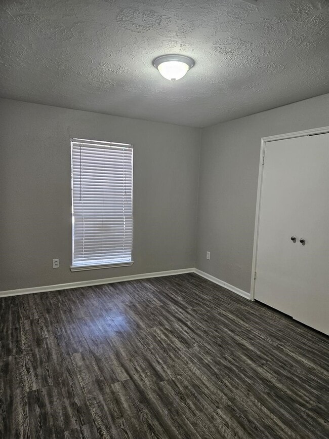 Photo - 2 Ollerton Ln