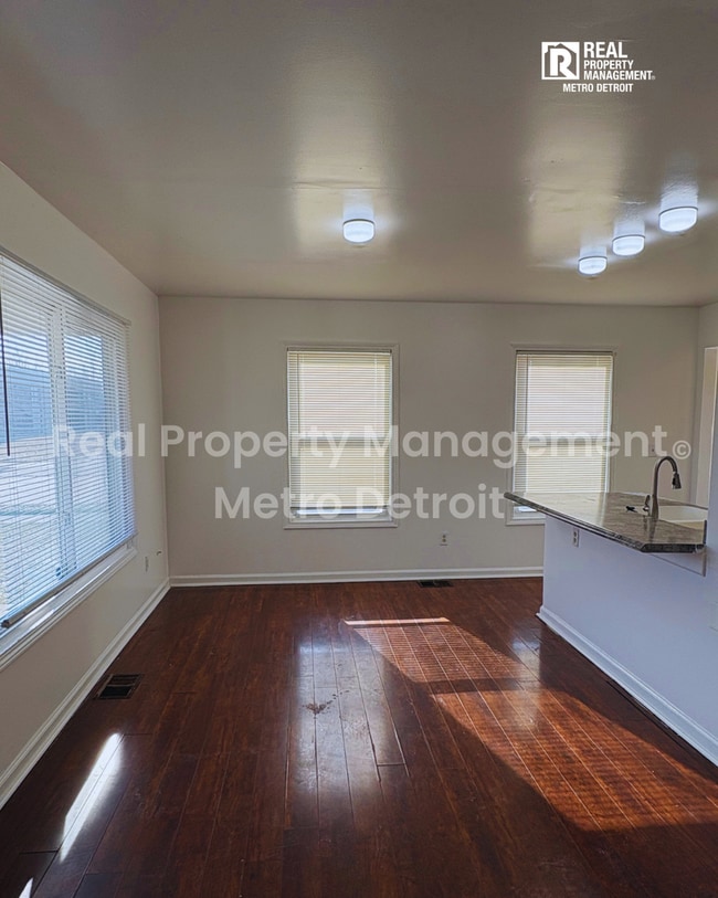 Photo - 433 Navahoe St