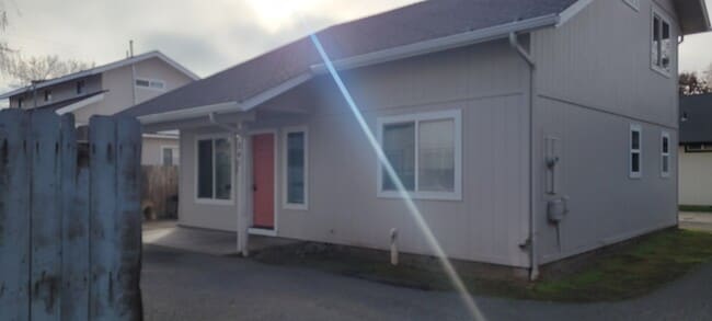 Photo - 241 NE School St