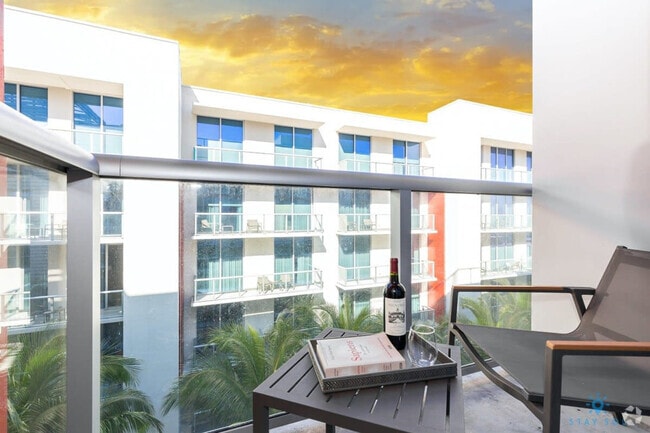 Building Photo - 777 N Ocean Dr Rental
