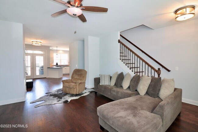 Photo - 15 Brownstone Ln