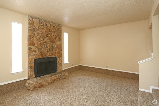 1BR, 1BA Flat - 711SF - Living Area - Sunnyview Apartments