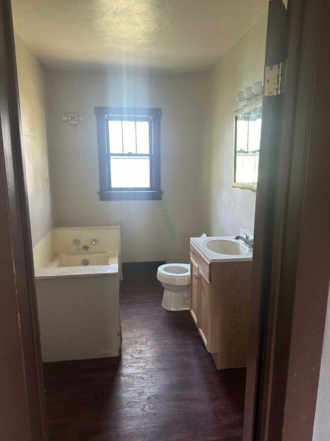 Photo - 1825 S Kneer Ave