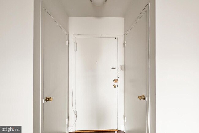 Photo - 1111 Arlington Blvd Unidad 738