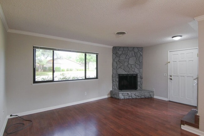 Photo - 2 Bedroom Condo for Rent in Redding CA with Pool, Tennis Courts, Garage | The Bluffs