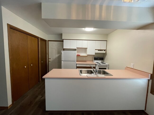 Photo - TWO BEDROOM APARTMENT IN FOUR-PLEX IN AYLMER ON Unit 3