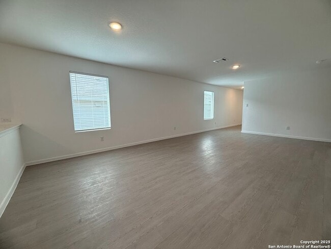 Photo - 267 Ottawa Way