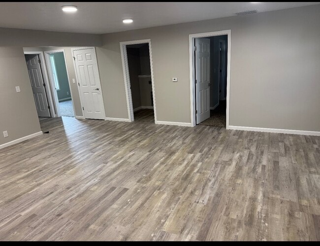 Photo - 310 W 5th St Apartments