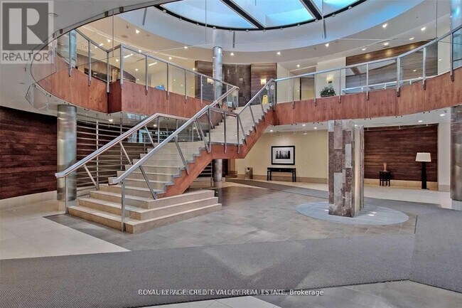 Photo - 3888 Duke of York Blvd Unité 1830