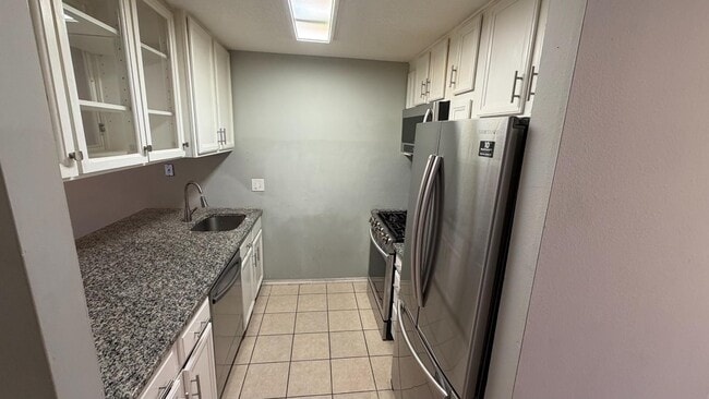 Photo - 252 Glandore Dr