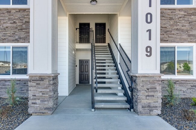 Photo - Experience Caldwell Living: Beautiful 3 Be... Unit W101