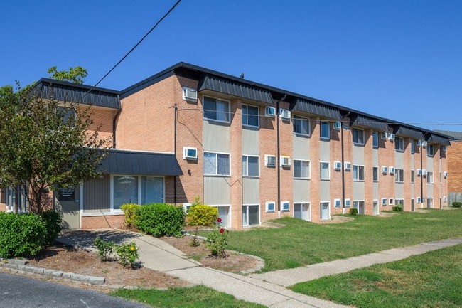 Ashburn Court Apartments - Ashburn Court Apartments