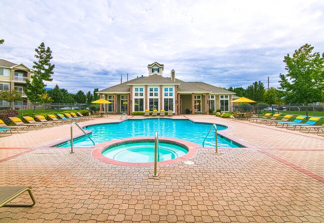 Hot Tub & Pool