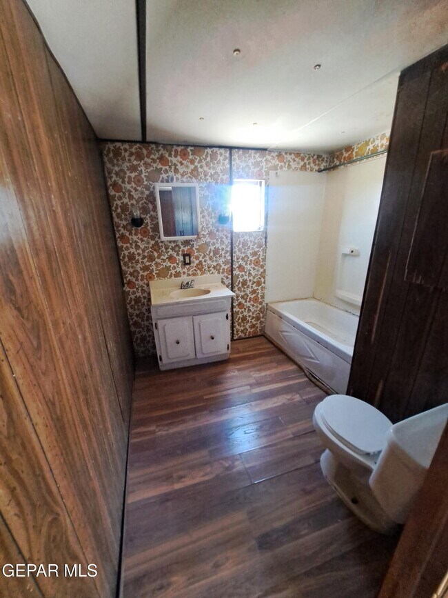 905 NE Camp St Unit TR 1