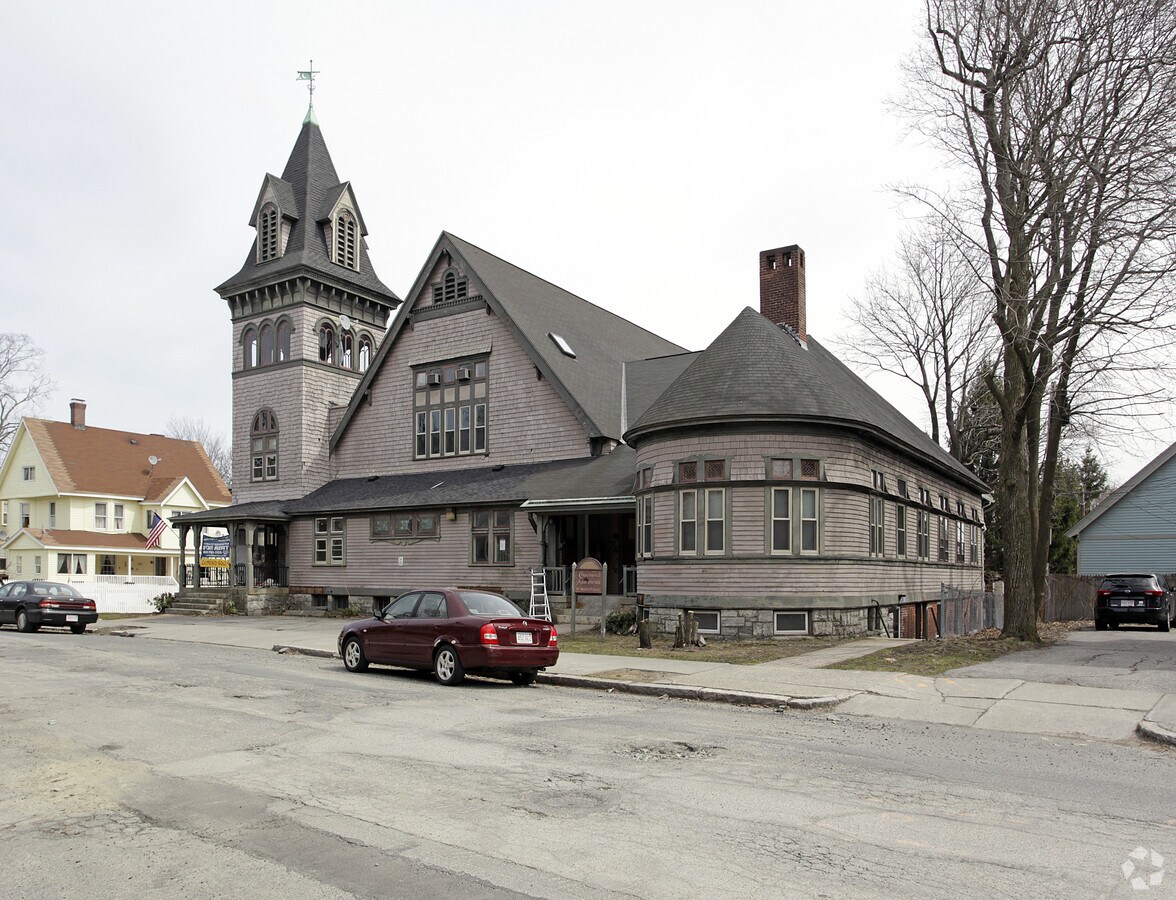 Photo - 111 Woodland St