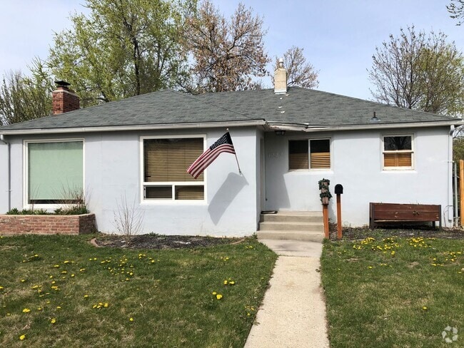 Building Photo - Charming 2-Bedroom Home with Office & Huge...