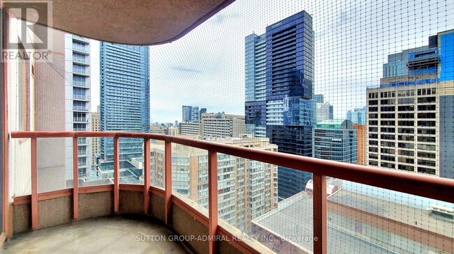 Photo - 736 Bay St. Unité 2701