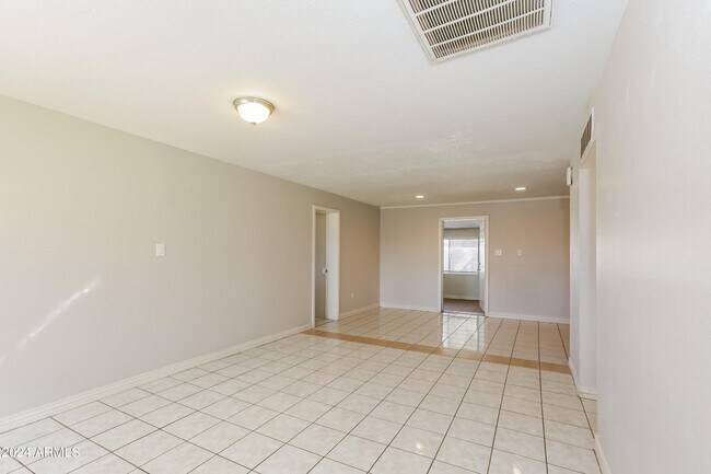 Photo - 3728 W Flower St