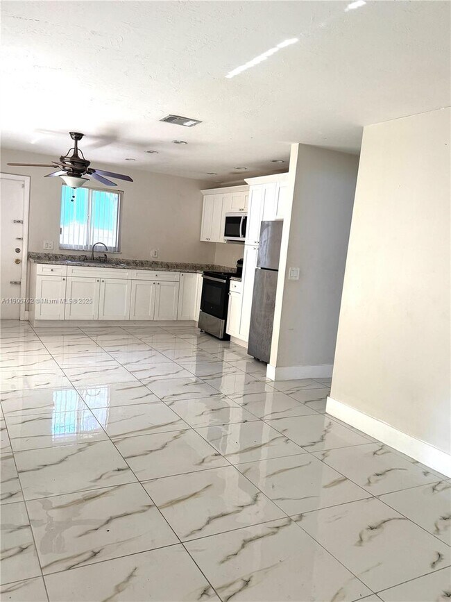 Building Photo - 1945 Pierce St Unit 1