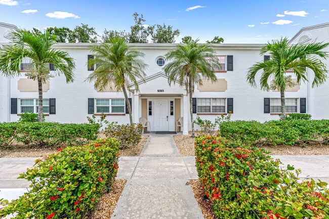 Building Photo - 1514 Edgewater Cir Unit 2