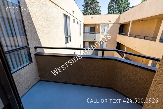 Photo - 6310 Sylmar Ave Unidad 204