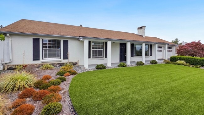 1022 Sunset Way