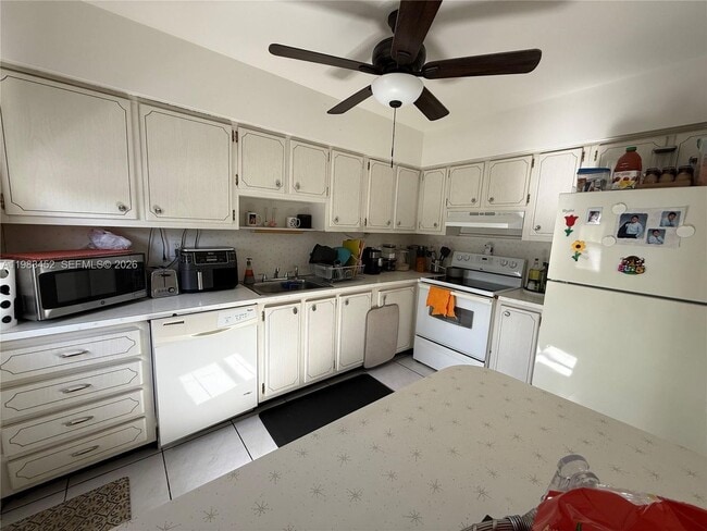 Building Photo - 705 NE 92nd St