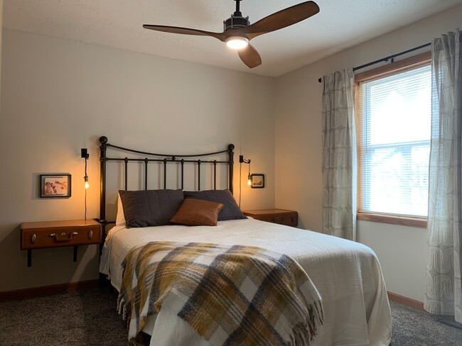 Building Photo - CB-3 Unit 24623